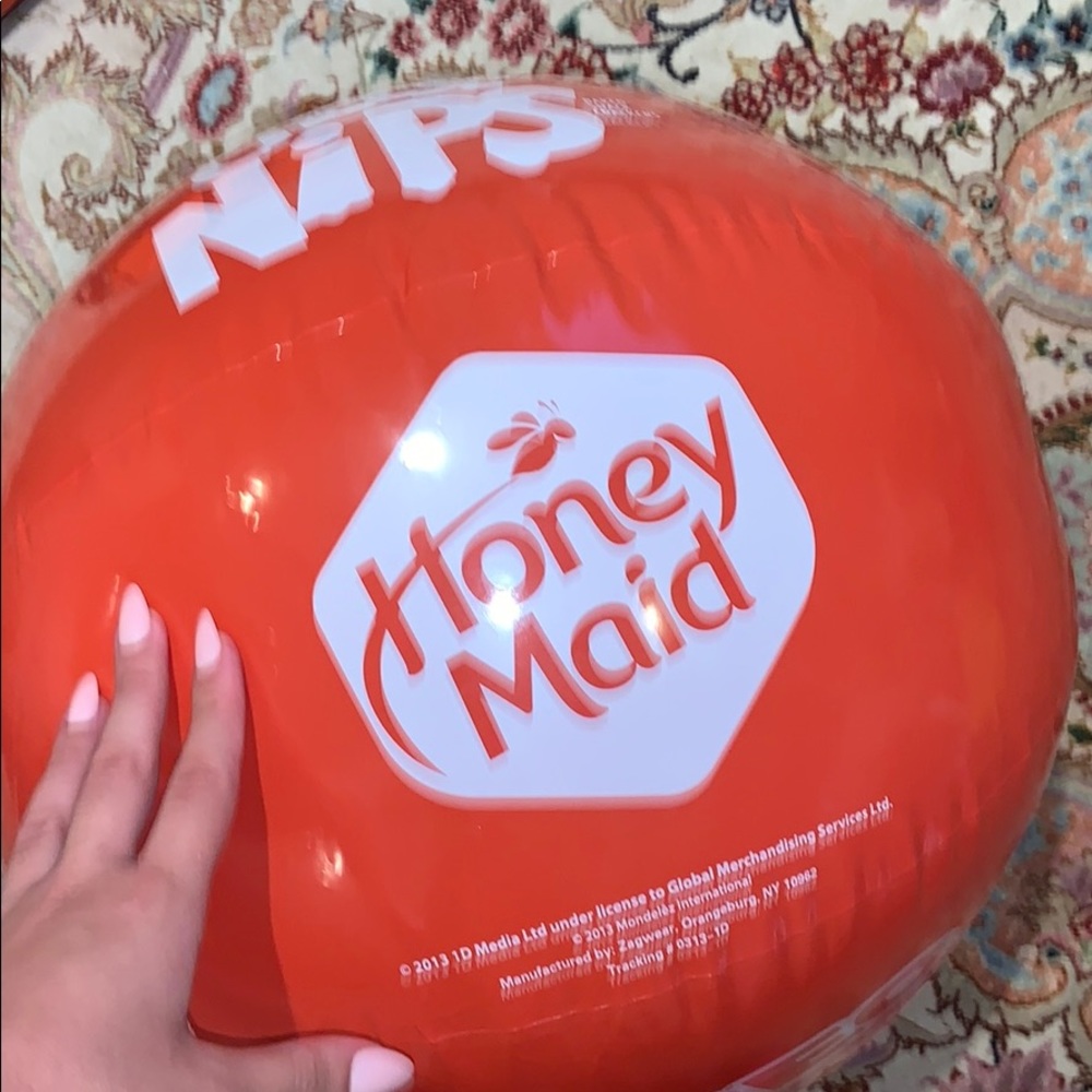 One Direction 2013 Tour beach ball - Picture 3 of 6